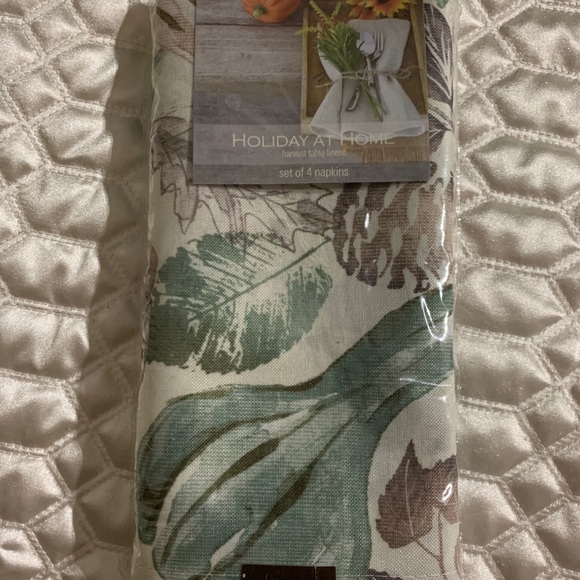 Elrene Set Of 4 Cloth Napkins - Picture 2 of 3